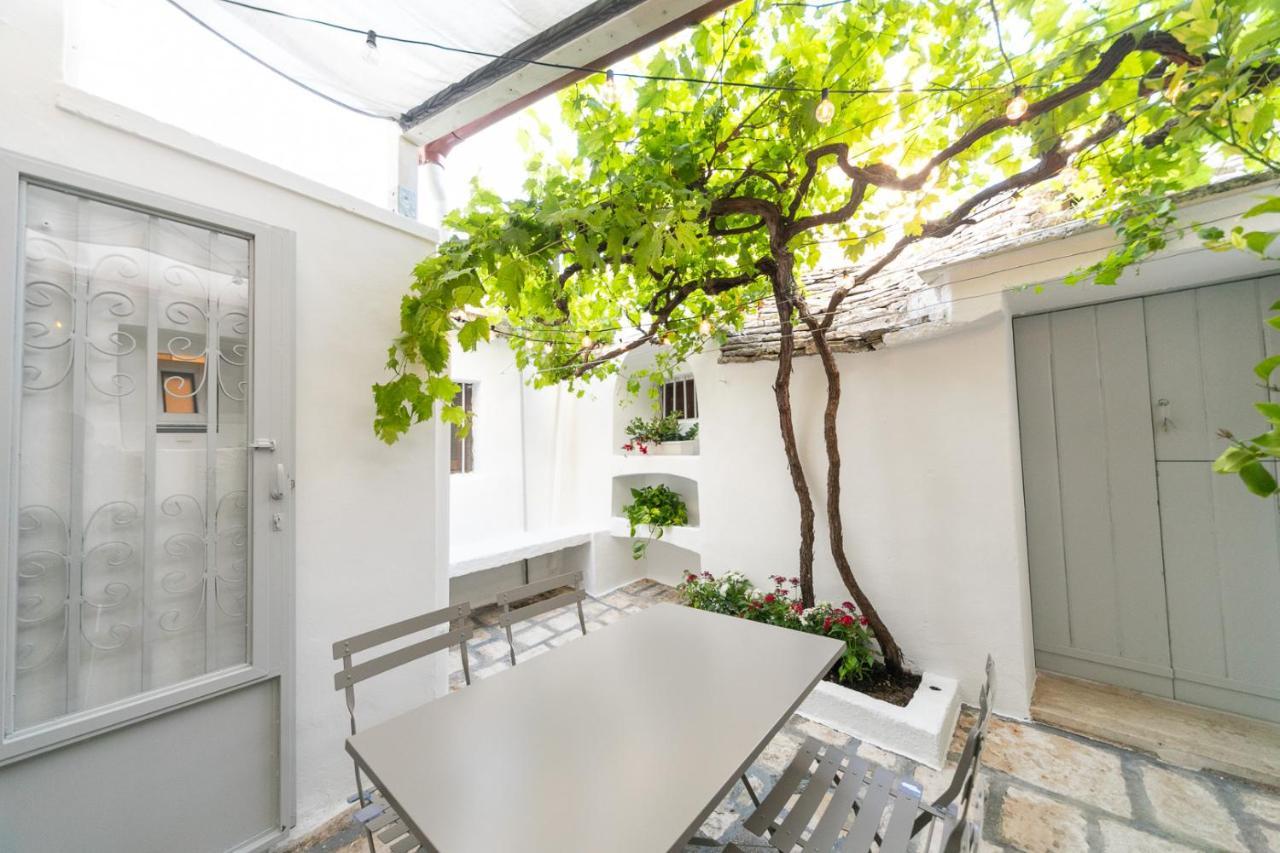 Trullo Alfieri - Relax E Garden Apartment Alberobello Bagian luar foto